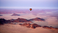 Balloon over Sossovlei
