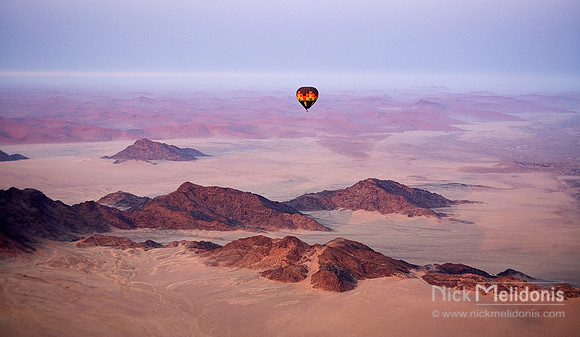 Balloon over Sossovlei
